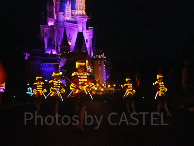 ミッキーのドリームライツトレイン（ダンサー）