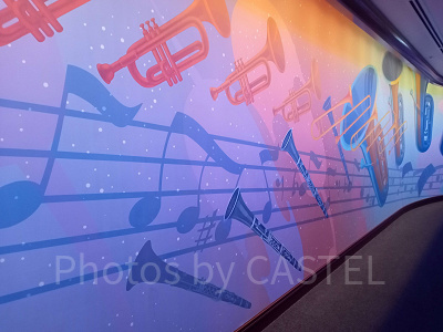 ミッキーのフィルハーマジックの壁に広がる楽譜♪