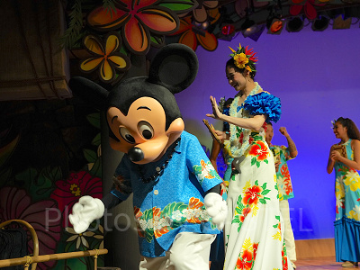 ミッキーのレインボールアウ：ミニキャラクターダイニング