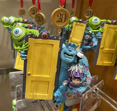 【完売品】ディズニーストア　クリスマスオーナメントセット 2022年ディズニークリスマスオーナメントが新登場！音や光で