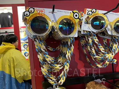 ミニオンのチェーン付きサングラス