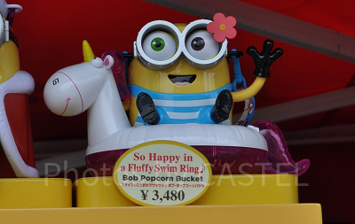 ミニオン【2019年~】フラッフィのうきわでウキウキ♪ ボブ・ポップコーンバケツ