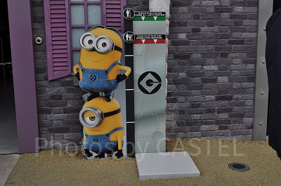 ミニオンの身長計／USJミニオンのハチャメチャライド前
