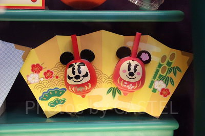 ミニーだるま（右）