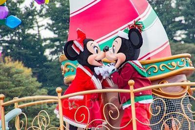 ミッキーマウスまとめ！誕生日・フレンズ・声優や書き方からコーデ