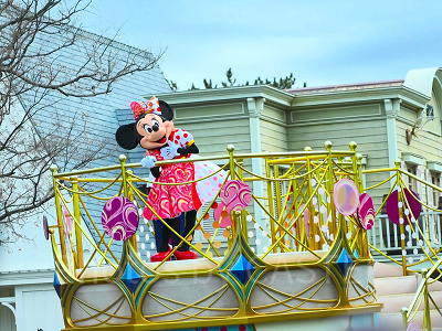 「ミニー、ウィー・ラブ・ユー!」レポ：ランドとシーの違い