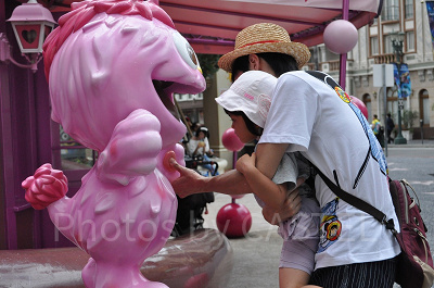 「モッピーのラッキースポット」入り口前にあるモッピーにタッチ