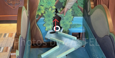 ハンドルを左右に小さく動かしながら平行を保ってゴールにボールを入れます