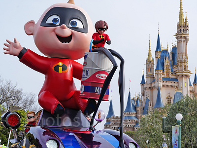 ハーモニーインカラーのミスターインクレディブルのフロート