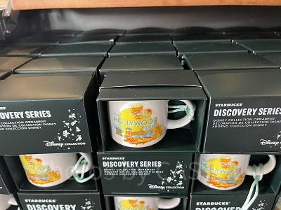 ハリウッドスタジオデザインのマグカップ型オーナメント