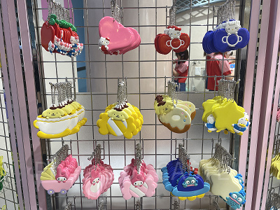 サンリオピューロランド】大人気のネームプレートを解説！値段、作り方