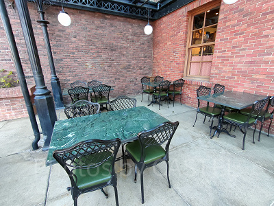 ニューヨーク・デリ：テラス席