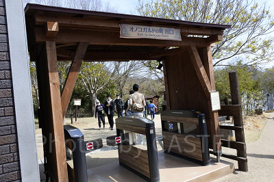 ニジゲンノモリ「ドラゴンクエストアイランド」／オノコガルドの町出口