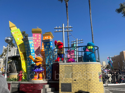 NO!LIMITパレードのセサミストリートフロート