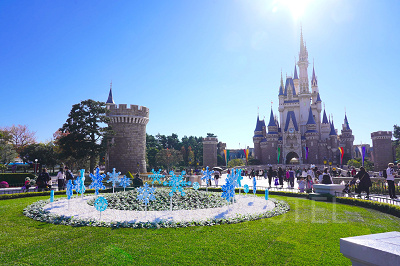 11月ディズニーランド混雑レポ：シンデレラ城前のクリスマス装飾