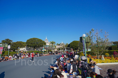 11月ディズニーランド混雑レポ：パレード待ち列(開演45分前の様子)