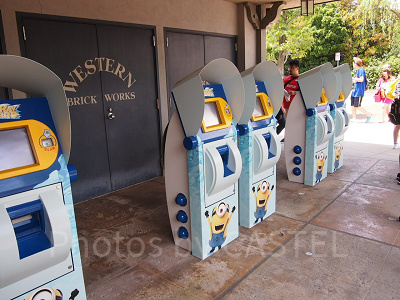 ミニオン・ハチャメチャ・アイスの整理券発行機