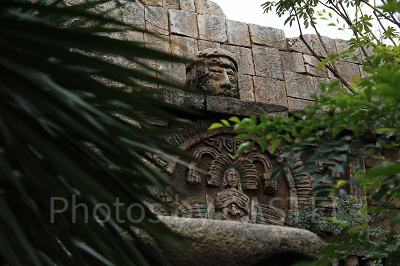 尼僧院のレリーフ