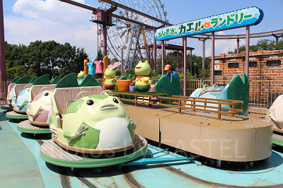３歳からOK、乗り物がクルンとまわるふしぎ池のカエルランドリー