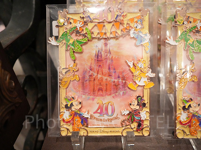 ディズニー40周年グッズ102点！記念コスチュームを着たミッキーたちの