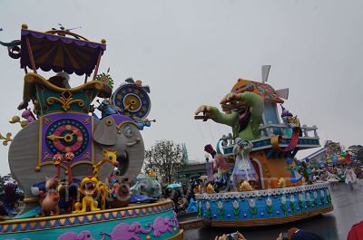 ゼペットの工芸品の数々を見ることができるピノキオフロート