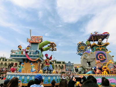 ピノキオのフロートとゼペットのフロート