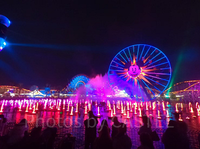 ライトアップされたピクサー・パル・ア・ラウンド