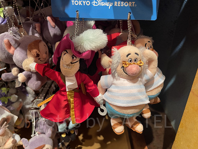 ぬいぐるみバッジ（フック船長＆ミスター・スミー）