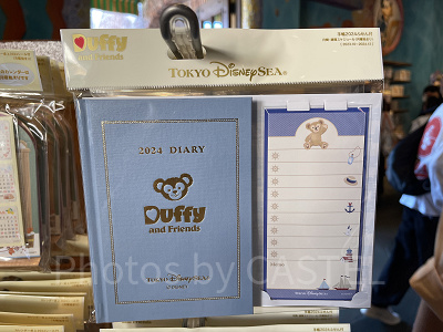 ディズニーランドで買える2024年スケジュール帳の中身を大解剖