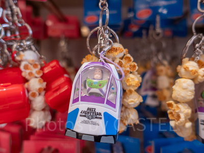 ポップコーンバケット風キーホルダー・バズ