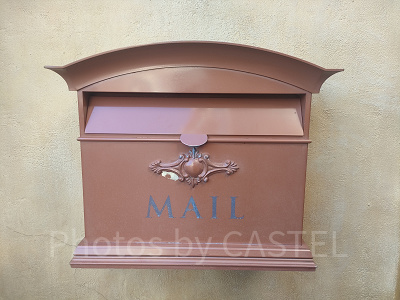 ベッラ・ミンニ・コレクション入り口のポスト