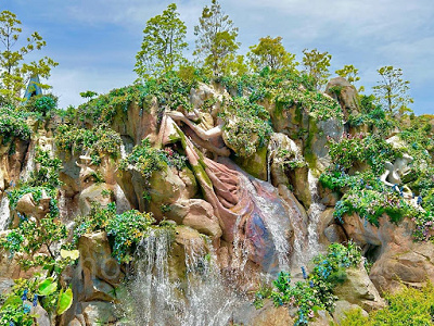 オーロラ姫、フィリップ王子、フローラ、フォーナ、メリーウェザー、マレフィセント