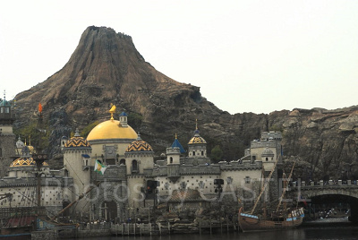 曇り空のプロメテウス火山
