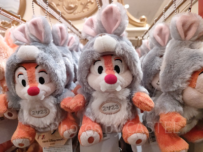 ディズニーお正月グッズ：うさぎチップぬいぐるみバッジ