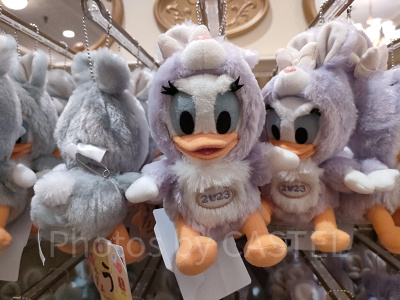 12/1発売】ディズニーお正月2023グッズ全40種類まとめ！うさぎの