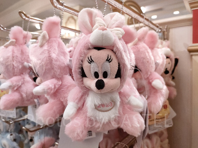 ディズニーお正月グッズ：うさぎミニーぬいぐるみバッジ