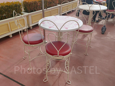 リフレッシュメントコーナー：テラス席