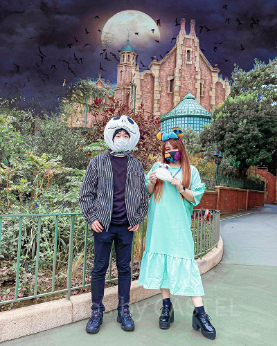 ホワイト×ブラックでサリーとジャックのカップルコーデ