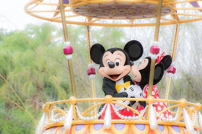 お見送りイメージ（東京ディズニーランドのパレードではありません）