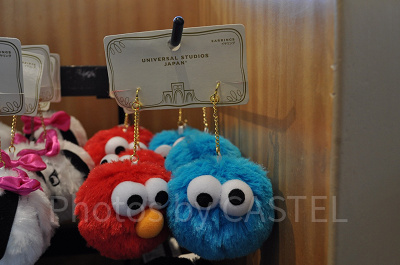 セサミストリートのポンポンイヤリング