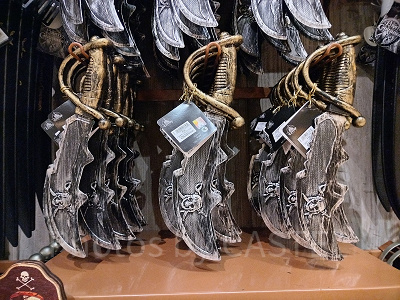 上海ディズニーカリブの海賊グッズ：海賊の短剣