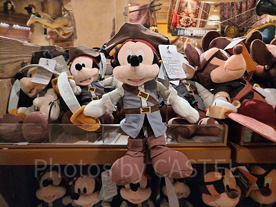 上海ディズニーカリブの海賊グッズ：海賊ミッキーのぬいぐるみ