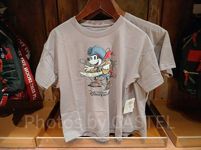 上海ディズニーカリブの海賊グッズ：海賊ミッキーのTシャツ