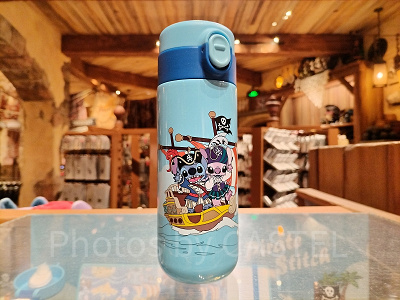 上海ディズニーカリブの海賊グッズ：海賊船＆スティッチドリンクボトル