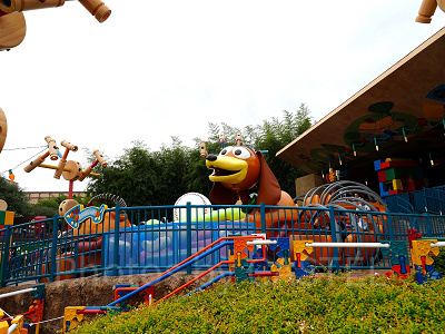 上海ディズニートイストーリーランド：スリンキー・ドッグ・スピン