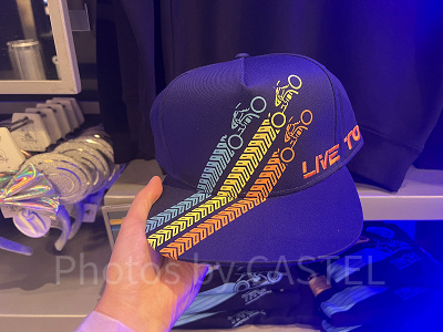 上海ディズニートロングッズ：ライトサイクルバトルの5パネルキャップ