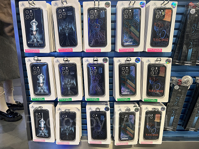上海ディズニートロングッズ:トロンのスマホカバー