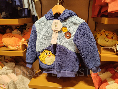 上海ディズニーズートピアグッズ：クロウハウザーのボアパーカー（キッズ）