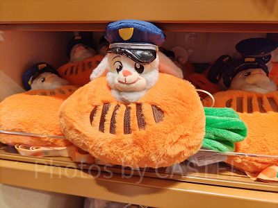 上海ディズニーズートピアグッズ：ジュディのニンジンポーチ