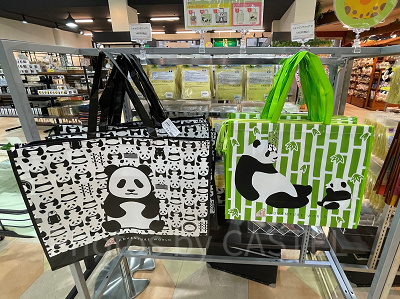 ショッピングバッグ　Lサイズ（左）Mサイズ（右）